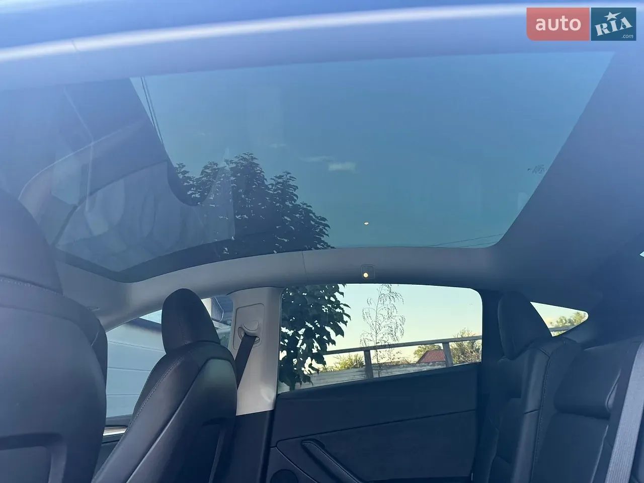 Tesla Model Y 2023 photo 2