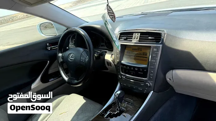 Lexus Is 250 2010 photo 2
