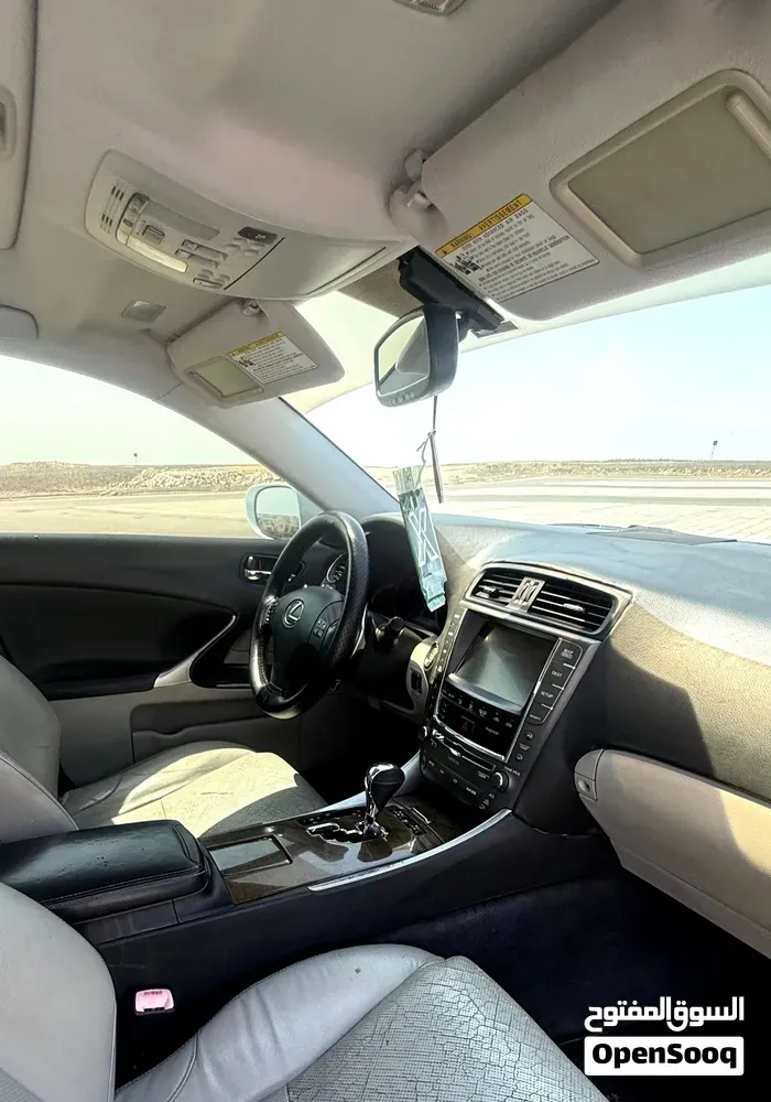 Lexus Is 250 2010 photo 3
