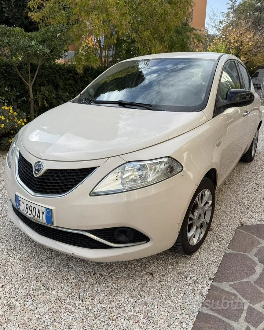 Lancia Ypsilon