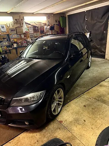 BMW 318D 2009 photo 2