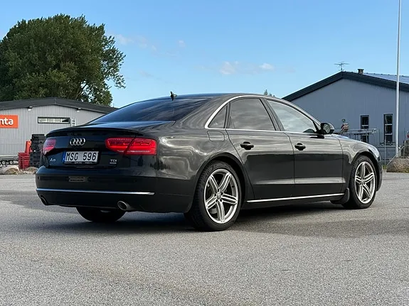Audi A8 2012 photo 3
