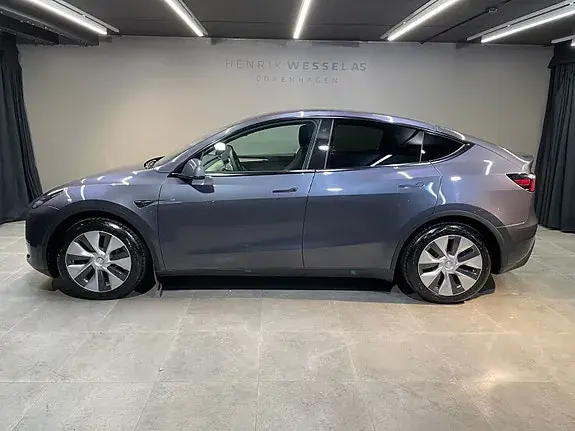 Tesla Model Y 2023 photo 2