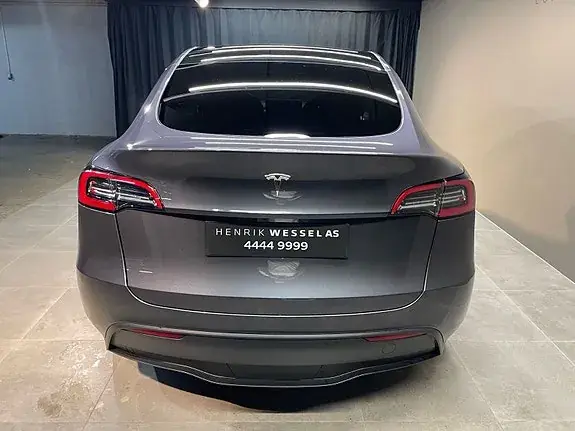 Tesla Model Y 2023 photo 4