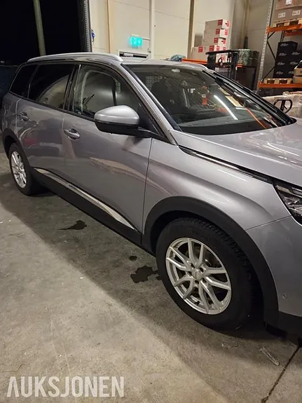 Peugeot 5008 2018 photo 2