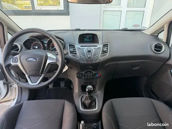 Ford Fiesta 2014 photo 2