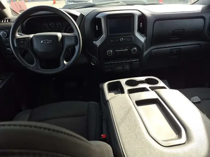 Chevrolet Silverado 1500 2024 photo 2