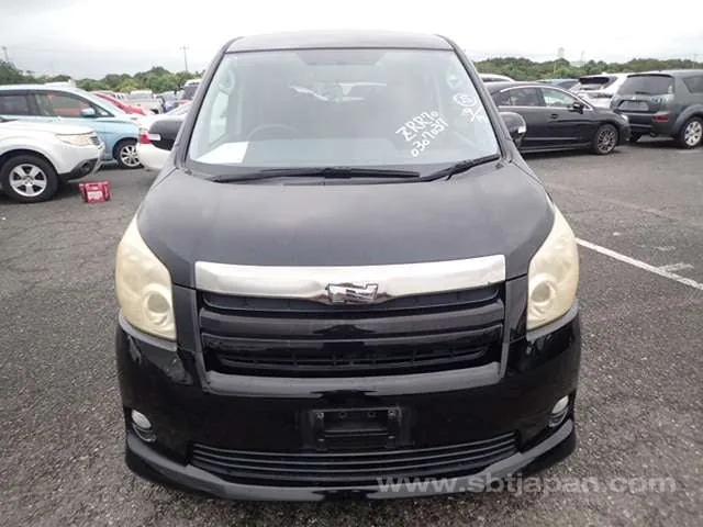 Toyota Noah 2010 photo 5