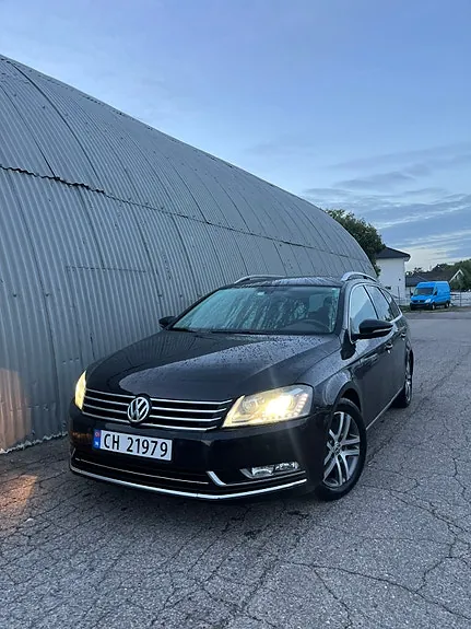 Volkswagen Passat 2012 photo 2