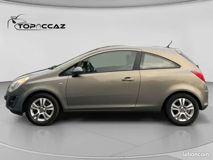 Opel Corsa 2011 photo 2