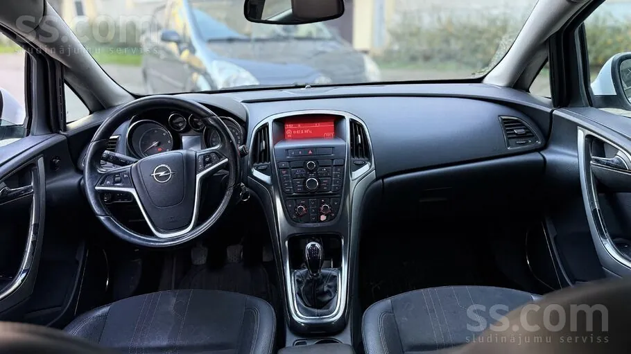 Opel Astra 2010 photo 4