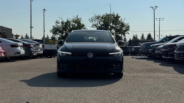 Volkswagen Golf 2025 photo 2