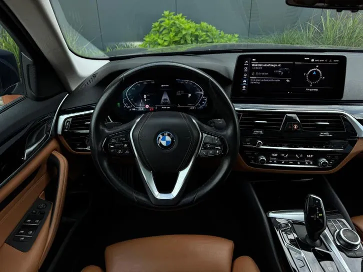BMW 5-Serie 2022 photo 2