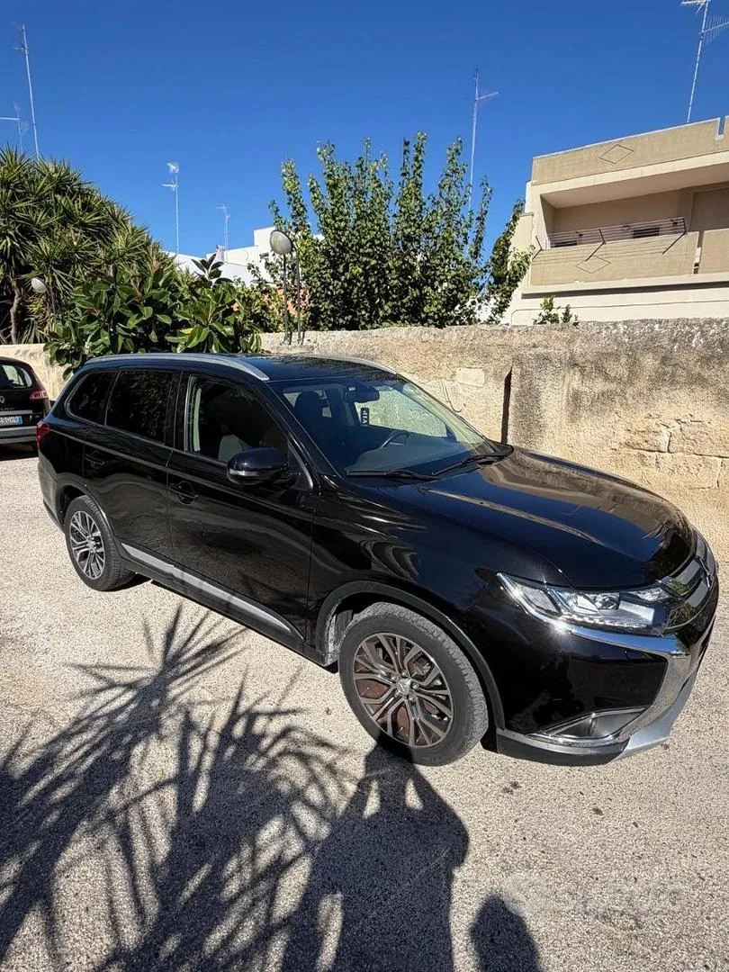 Mitsubishi Outlander 2018 photo 2