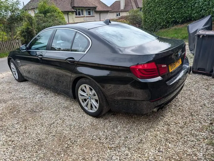 BMW 5 Series 2011 photo 3