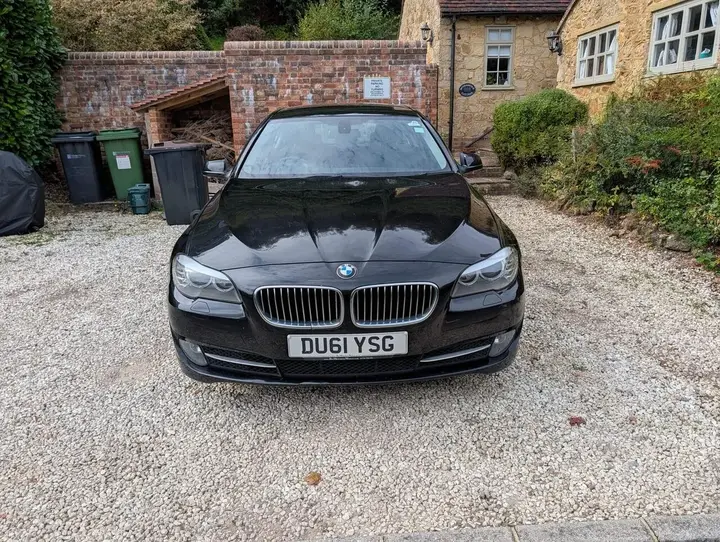 BMW 5 Series 2011 photo 2