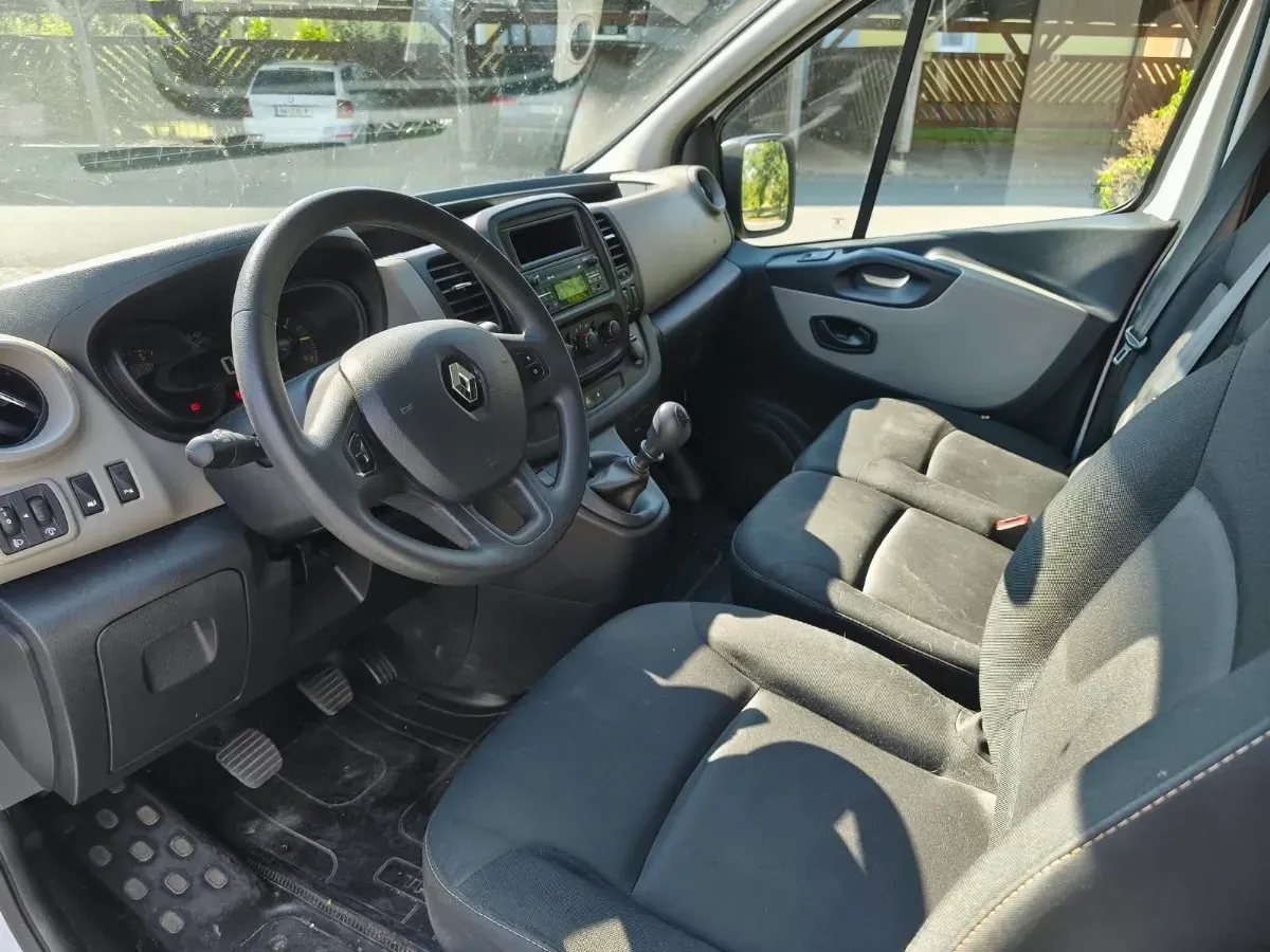 Renault Trafic 2015 photo 3