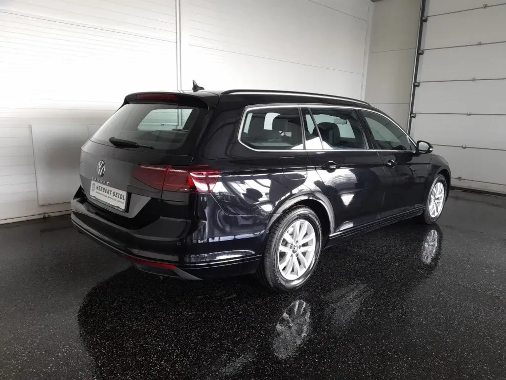 Volkswagen Passat 2022 photo 2