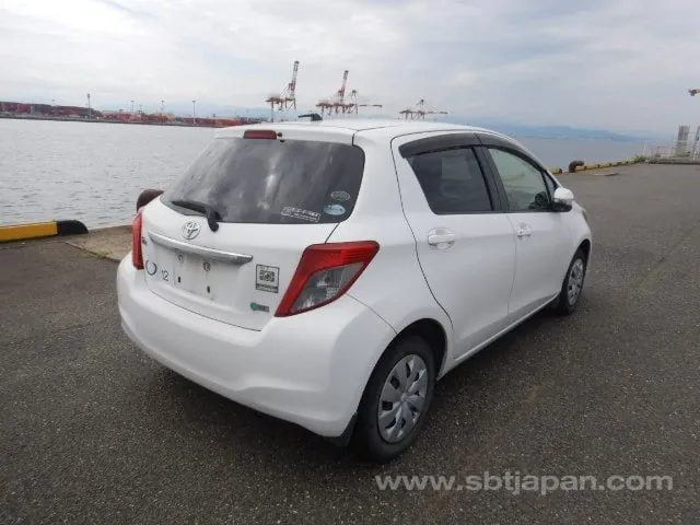 Toyota Vitz 2012 photo 4