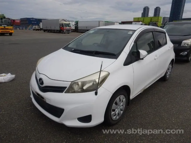 Toyota Vitz 2012 photo 2