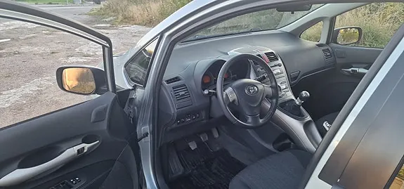 Toyota Auris 2009 photo 5