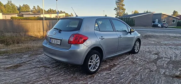 Toyota Auris 2009 photo 3