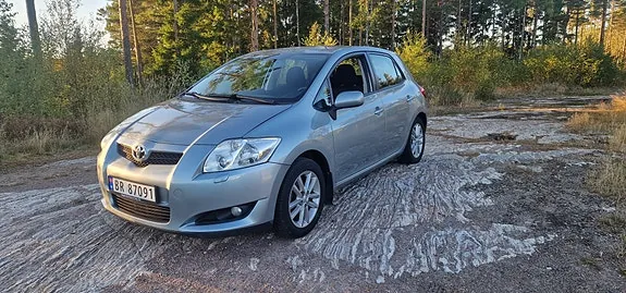 Toyota Auris 2009 photo 2