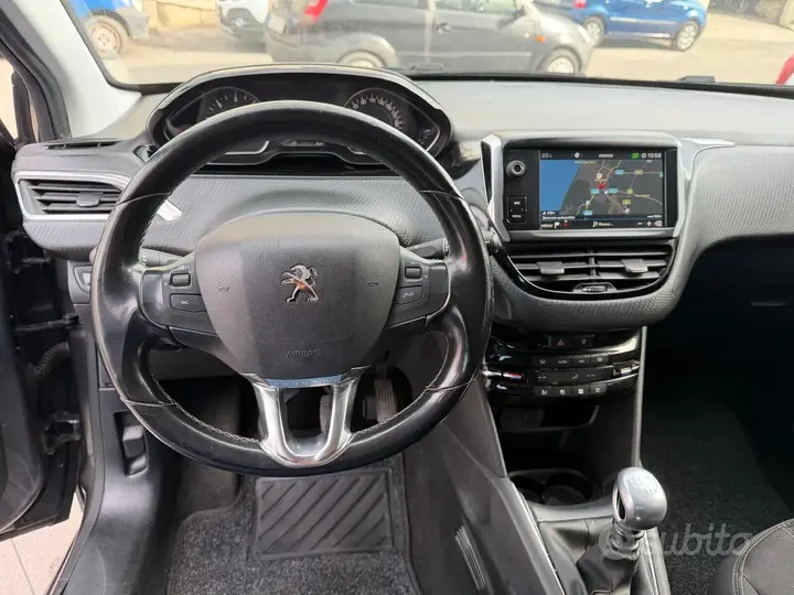 Peugeot 208 2019 photo 4