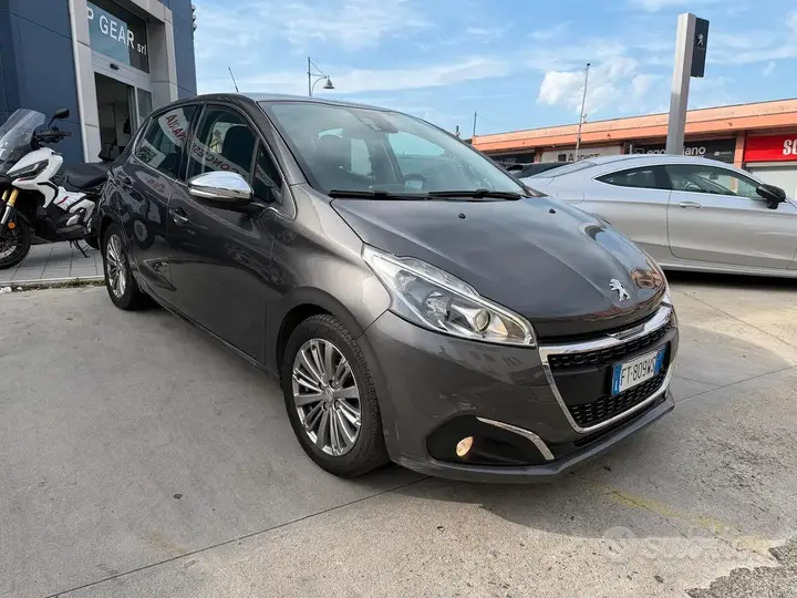 Peugeot 208 2019 photo 3