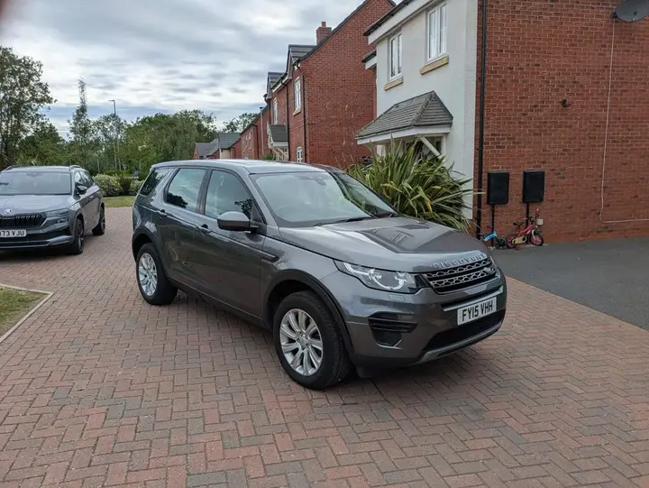 Land Rover Discovery Sport 2015 photo 2