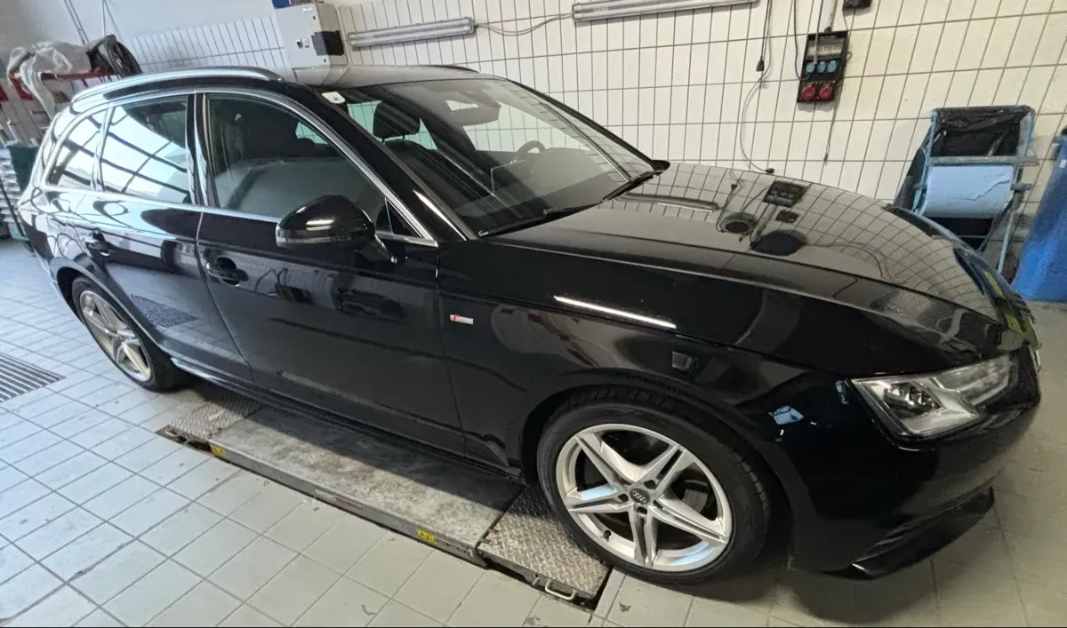 Audi A4 2017 photo 2