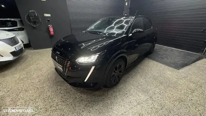 Peugeot E-208