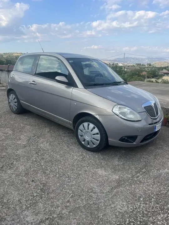 Lancia Ypsilon