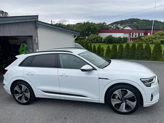 Audi E-Tron 2022 photo 2