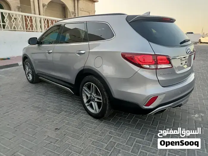 Hyundai Grand Santa Fe 2017 photo 3
