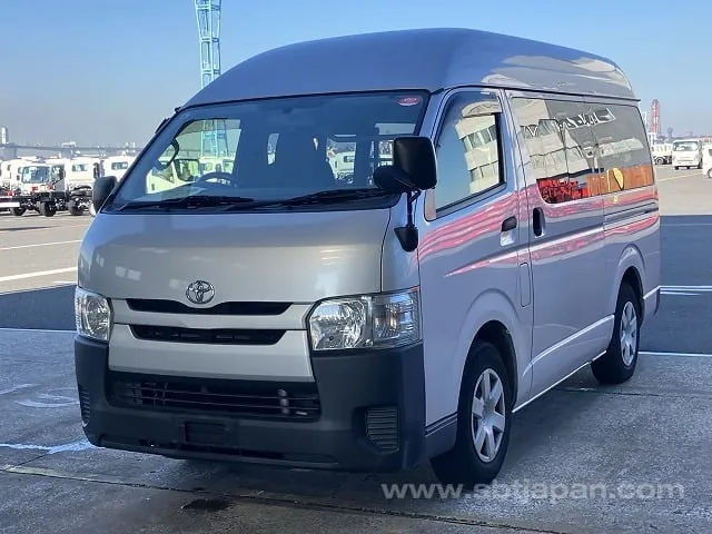 Toyota Hiace Van 2016 photo 2