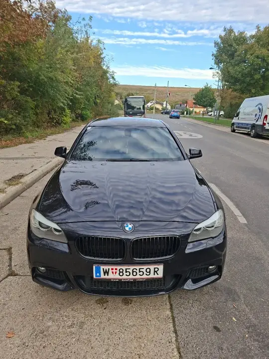 BMW 5 Series 2011 photo 2