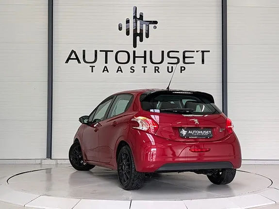 Peugeot 208 2014 photo 2