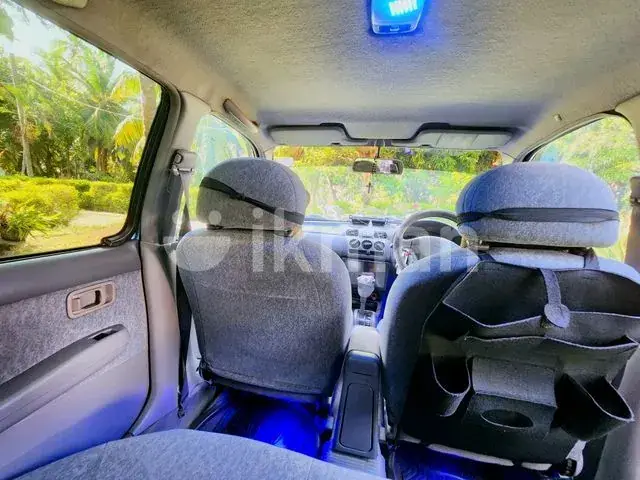 Nissan March 2000 photo 2
