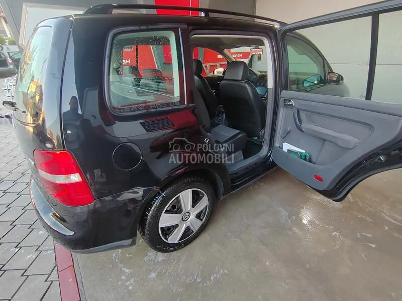 Volkswagen Touran 2006 photo 2
