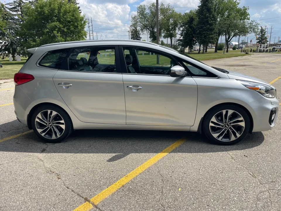 Kia Rondo 2017 photo 4