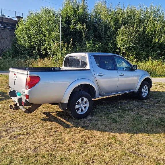 Mitsubishi L200 2011 photo 2