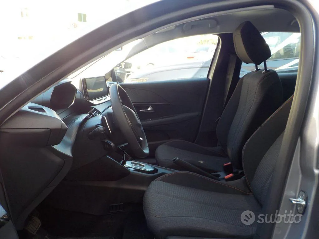 Peugeot 208 2023 photo 3