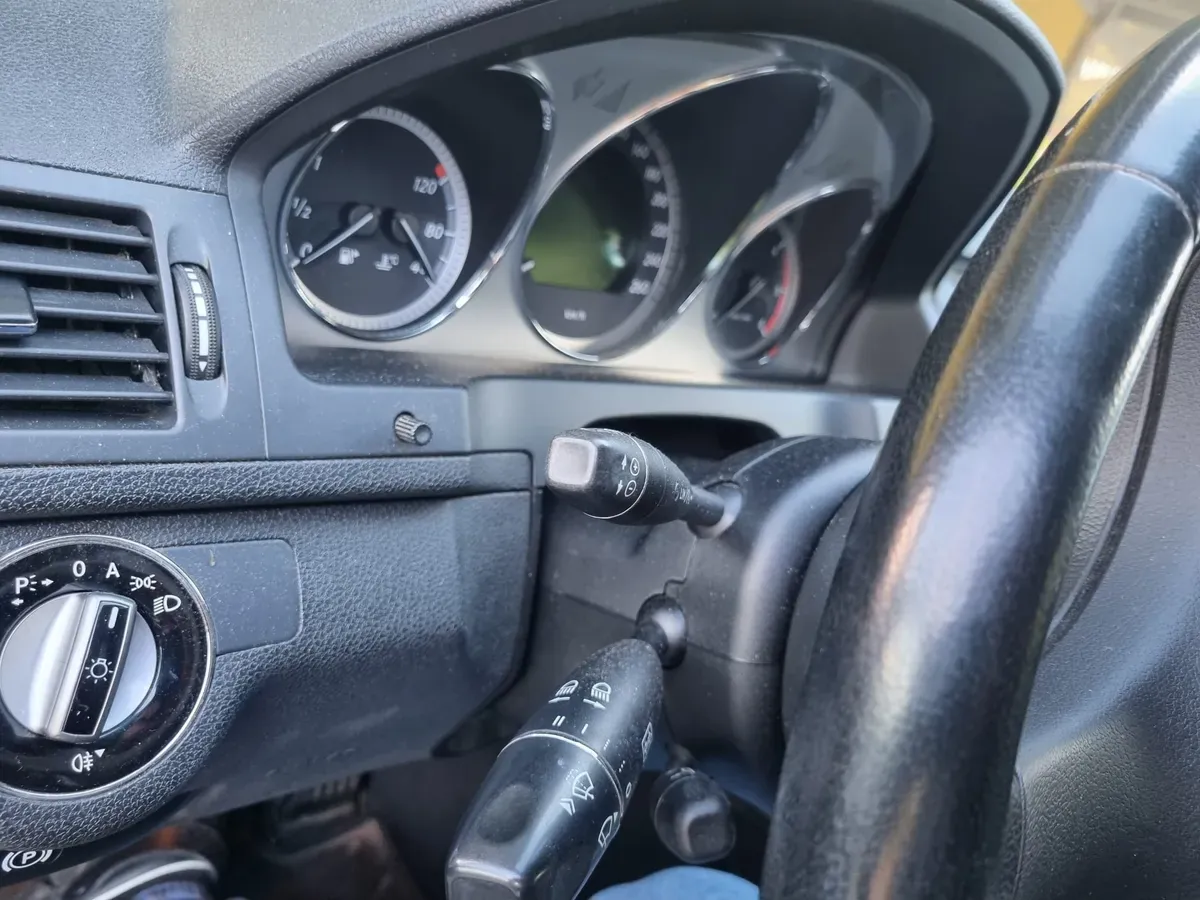 Mercedes-Benz C-Class 2010 photo 3