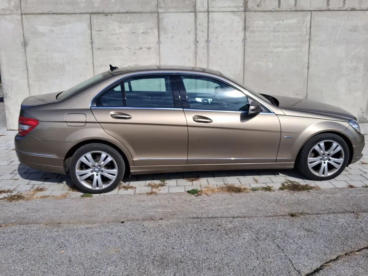 Mercedes-Benz C-Class 2010 photo 2