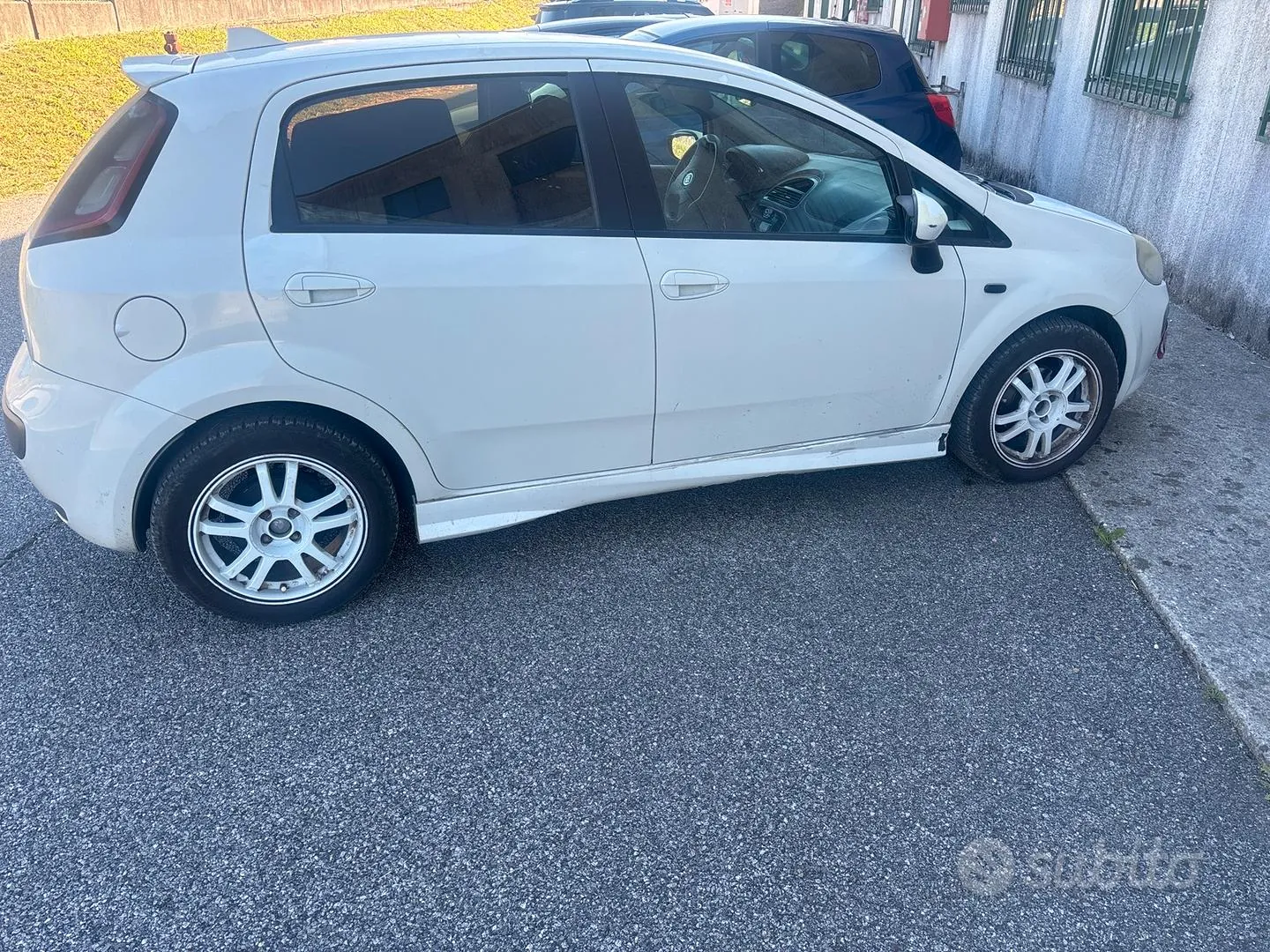 Fiat Punto 2010 photo 2