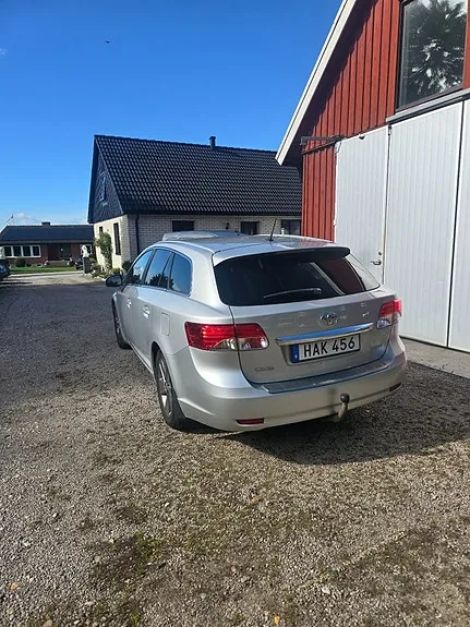 Toyota Avensis 2014 photo 3