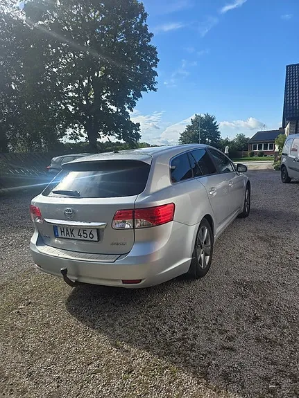 Toyota Avensis 2014 photo 4
