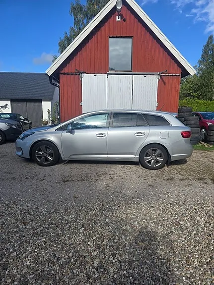 Toyota Avensis 2014 photo 2