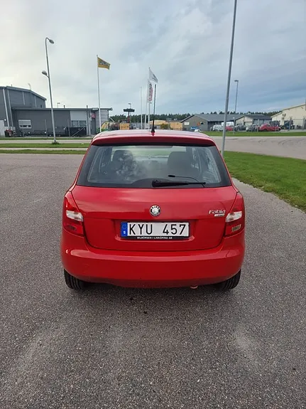 Skoda Fabia 2011 photo 2